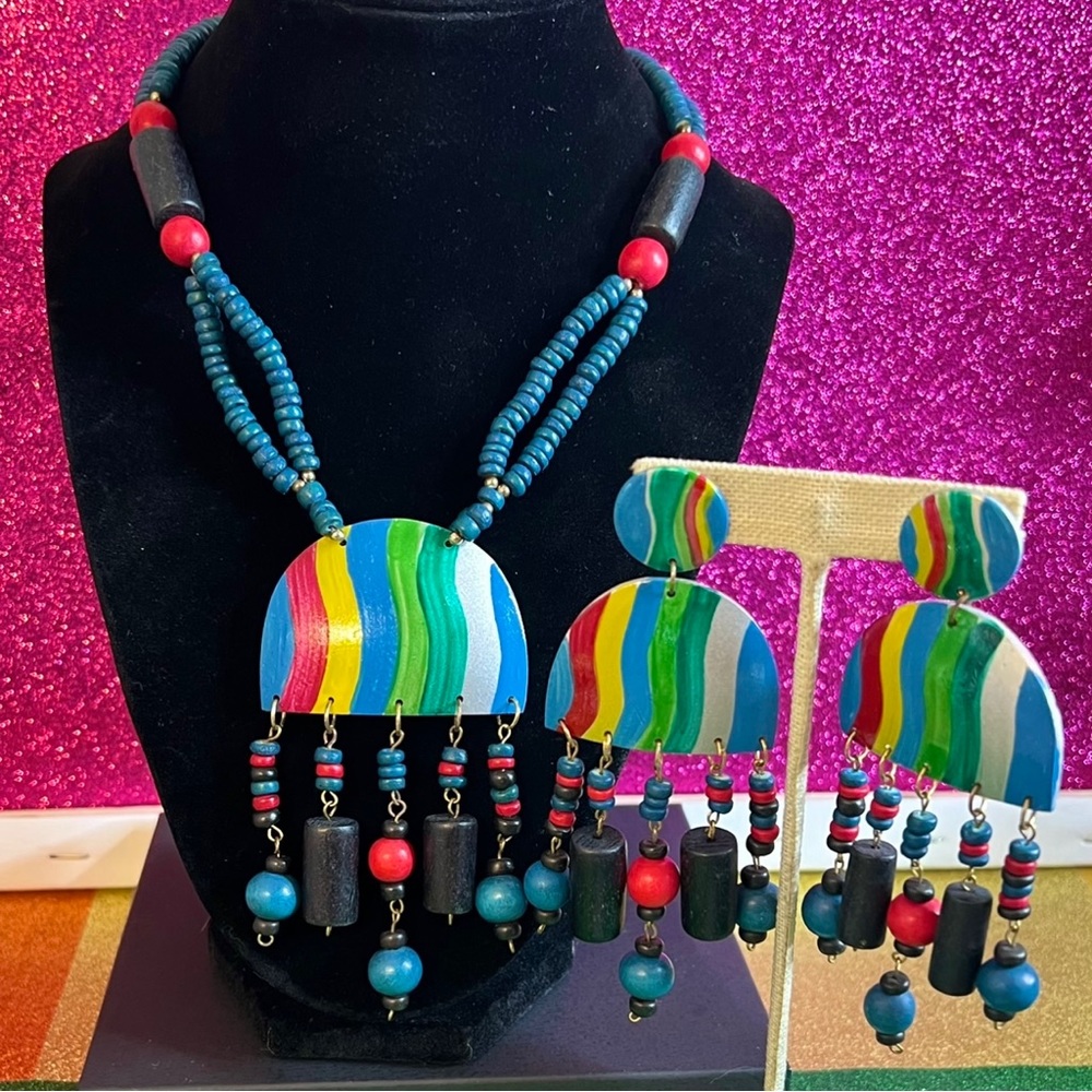 Vintage 80’s Néw Old Stock Pierced Earrings and Matching Necklace